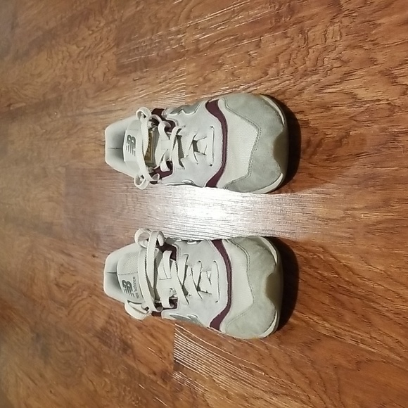 New Balance - Picture 2 of 5